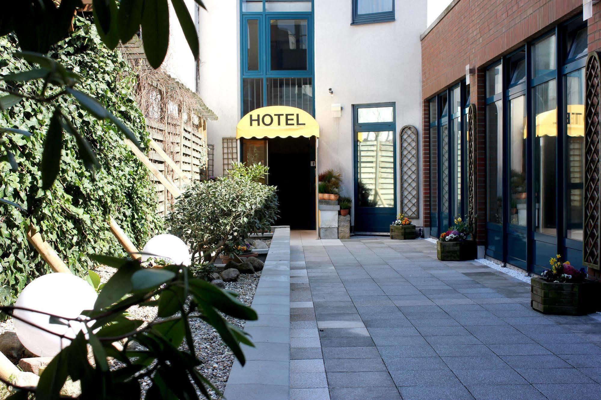 Cabo Nonsmoking-Hotel Хамбург Екстериор снимка